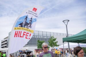 Banner "Wir brauchen Hilfe"